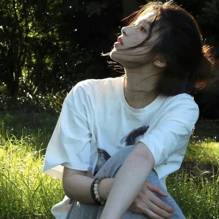云雾笼罩的山峰